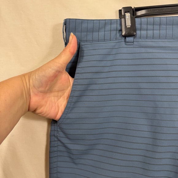 Nike Golf Shorts Mens Size 38 Blue Striped Tour Performance Dri-Fit Pockets - Picture 4 of 10